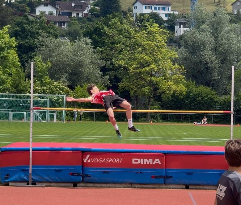 Joel-Reppel-ueberspringt-1_60m-Vreni-Christen