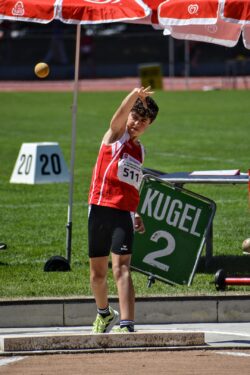 Luis im Kugelstossen