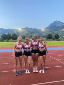 Frauen Siegerteam mit Sina Sidler